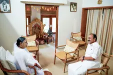 VD സതീശൻ മാതാ അമൃതാന്ദമയി ദേവിയെ സന്ദർശിച്ചു, ഒരുമണിക്കൂറോളം ചെലവഴിച്ചു, ഉച്ചഭക്ഷണം കഴിച്ചു മടങ്ങി
