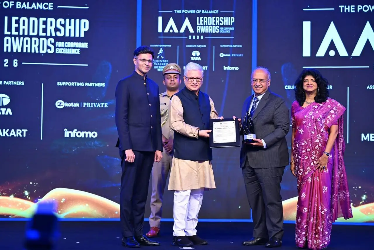 The IAA felicitated Dilip Shanghvi with Business Leader of the Year Award at the IAA Leadership Awards event; (L-R) Abhishek Karnani, President, IAA India Chapter & Free Press Journal; Jishnu Dev Verma, Governor of Maharashtra; Dilip Shanghvi, MD & CEO, Sun Pharmaceutical Industries Ltd; and Nandini Dias, Chairperson, IAA Leadership Awards