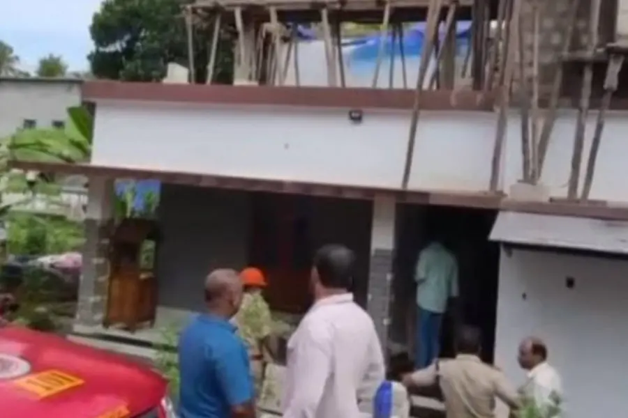 കൊല്ലം പരവൂരിൽ വീടിന് തീപിടിച്ച് അമ്മയും മകനും മരിച്ചു