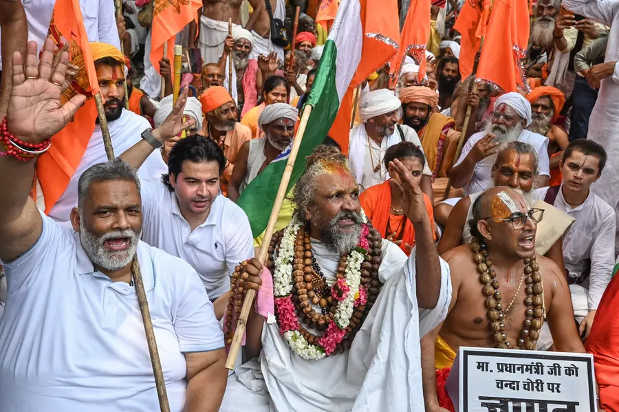 ‘വലിയ കള്ളന്മാർ’ രക്ഷപ്പെടരുത്, ഉത്തരവാദികളെ സംരക്ഷിക്കരുത്- മോദിയോട് സന്ന്യാസിമാർ
