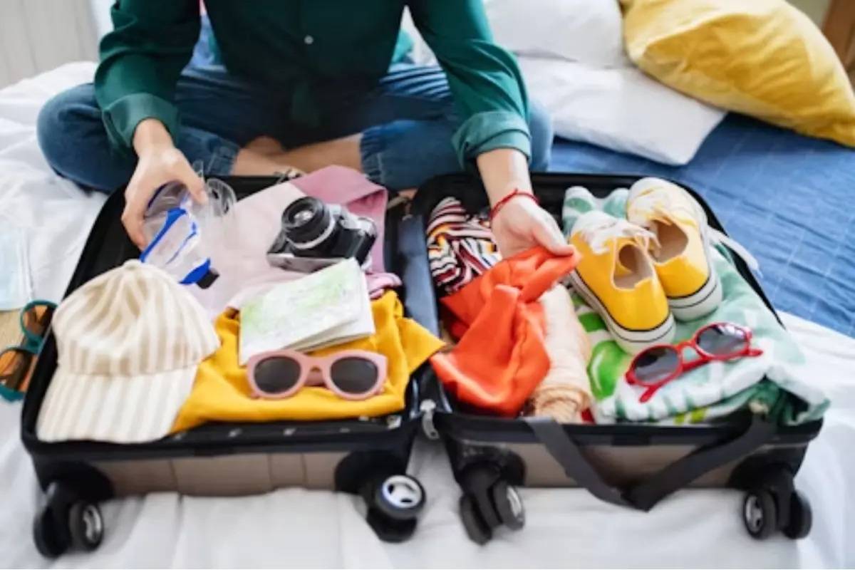The 5-4-3-2-1 packing formula can help you build a versatile holiday wardrobe without overstuffing your suitcase | Photo: Unsplash