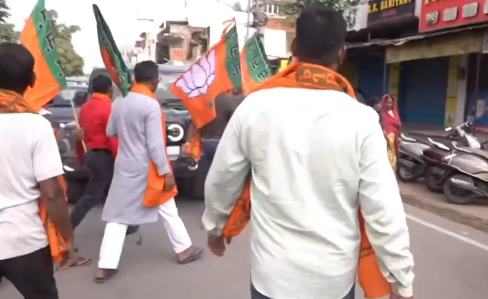 Fewer vehicles seen on the streets at Albert Ekka Chowk during the Jharkhand Bandh called by BJP in Ranchi.| Photo: PTI