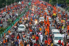 മുസ്ലീം യുവാവിന്റെ മൃതദേഹവുമായുള്ള വിലാപയാത്രയ്ക്ക് വേണ്ടി കാവഡ് യാത്ര നിർത്തിവെച്ച് തീർഥാടകർ
