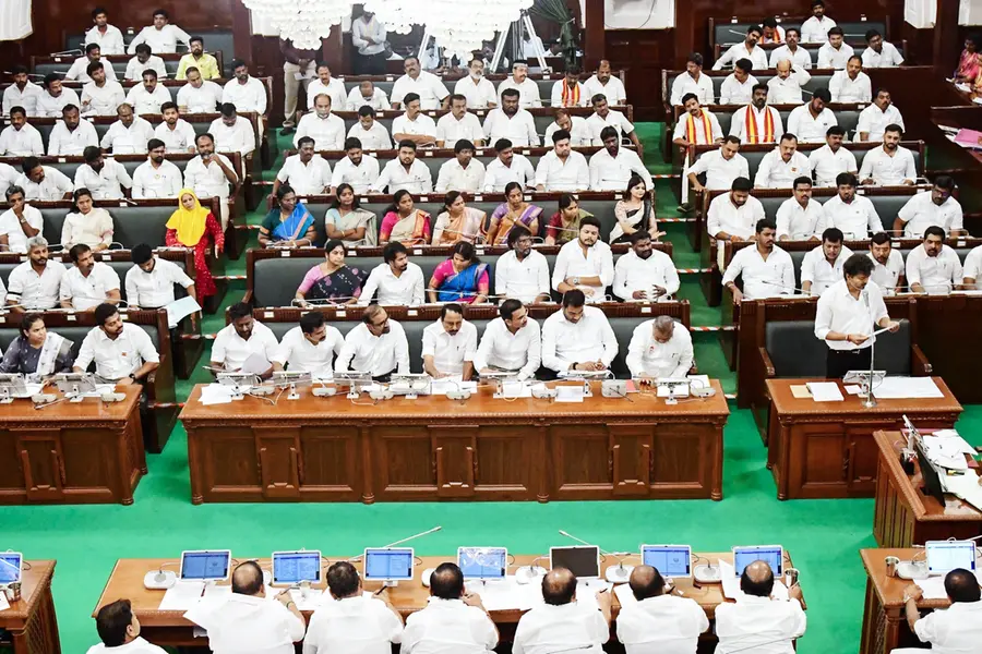 മെഡിക്കൽ പ്രവേശനത്തിന് പ്ലസ് ടു മാർക്ക് മാനദണ്ഡമാക്കണം; നീറ്റിനെതിരെ തമിഴ്‌നാട് നിയമസഭയിൽ പ്രമേയം