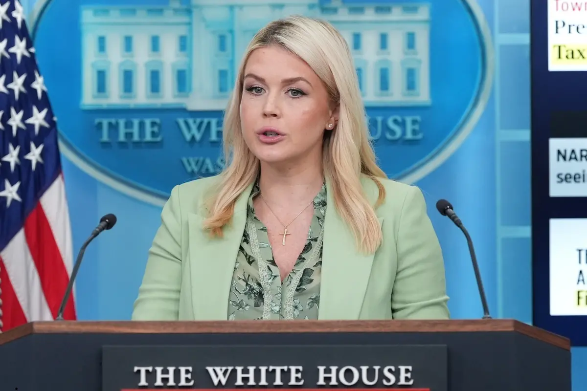 White House press secretary Karoline Leavitt speaks with reporters in the James Brady Press Briefing Room at the White House.| Pjoto: AP