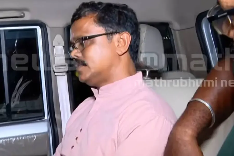 10 ലക്ഷം രൂപ കൈക്കൂലി വാങ്ങുന്നതിനിടെ തഹസിൽദാരും ഏജൻറുമാരും വിജിലൻസിൻ്റെ പിടിയിൽ