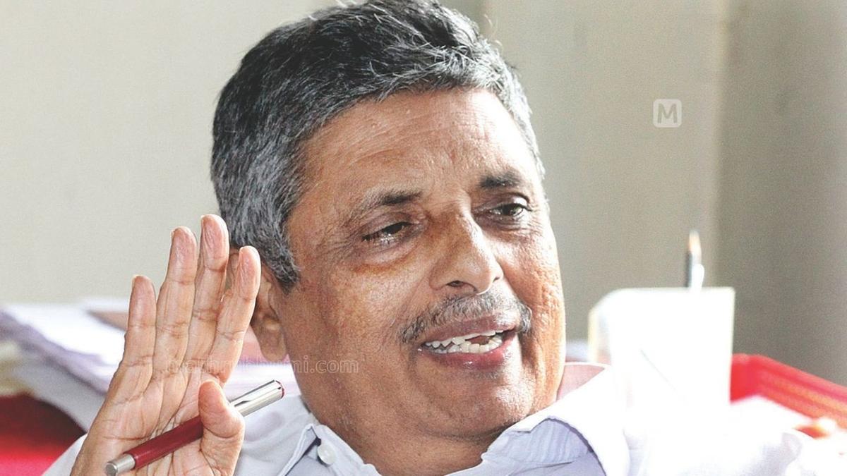 പോലീസിനെ ഭീഷണിപ്പെടുത്തിയ സിപിഎം നേതാവിനെതിരെ കേസ്