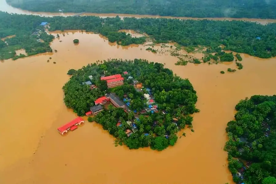 കടലിലേക്ക് ഒഴുകാൻ വഴിയില്ല! പ്രളയജലം നഗരങ്ങളെയും ഗ്രാമങ്ങളെയും വിഴുങ്ങിയത് എങ്ങനെ?