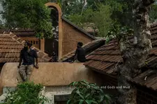 കൂടും മരപ്പൊത്തും കുളവും കുളിരുമുണ്ട് വേനലിലും ഈ വീട്ടിൽ