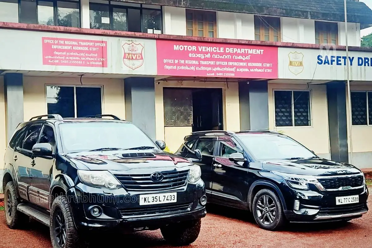 മോട്ടോർവാഹനവകുപ്പ് പിടിച്ചെടുത്ത കാറുകൾ.