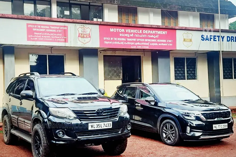 വിവാഹാഘോഷത്തിന് പൊതുനിരത്തിൽ വണ്ടി അഭ്യാസം, കുറച്ചുനാൾ ലൈസൻസില്ല, നല്ലനടപ്പ് പഠിപ്പിക്കാനും MVD