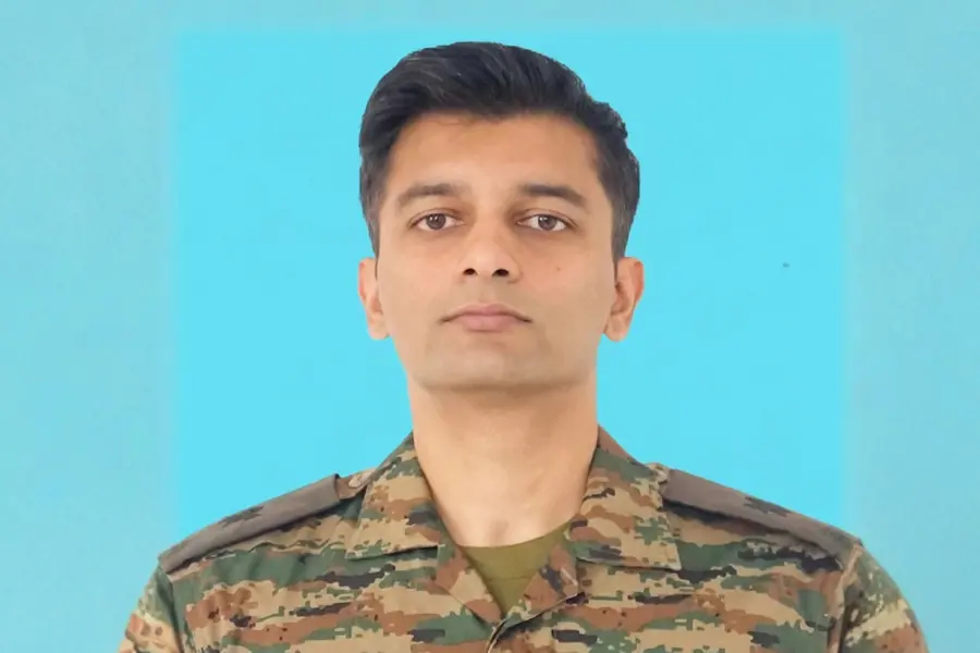 Major Tarun Vasudev of 57 Rashtriya Rifles being honored for the Shaurya Chakra gallantry award