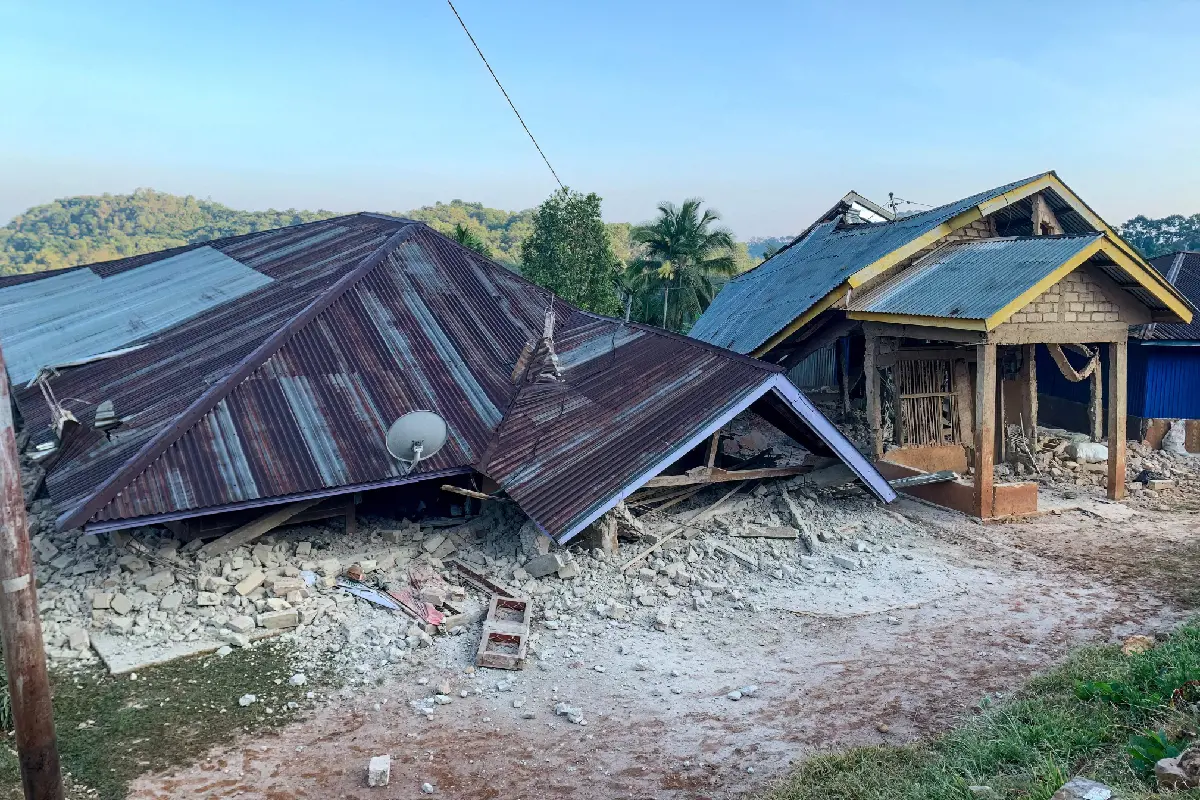 ഭൂചലനത്തിൽ തകർന്ന വീടുകൾ | Photo: AFP
