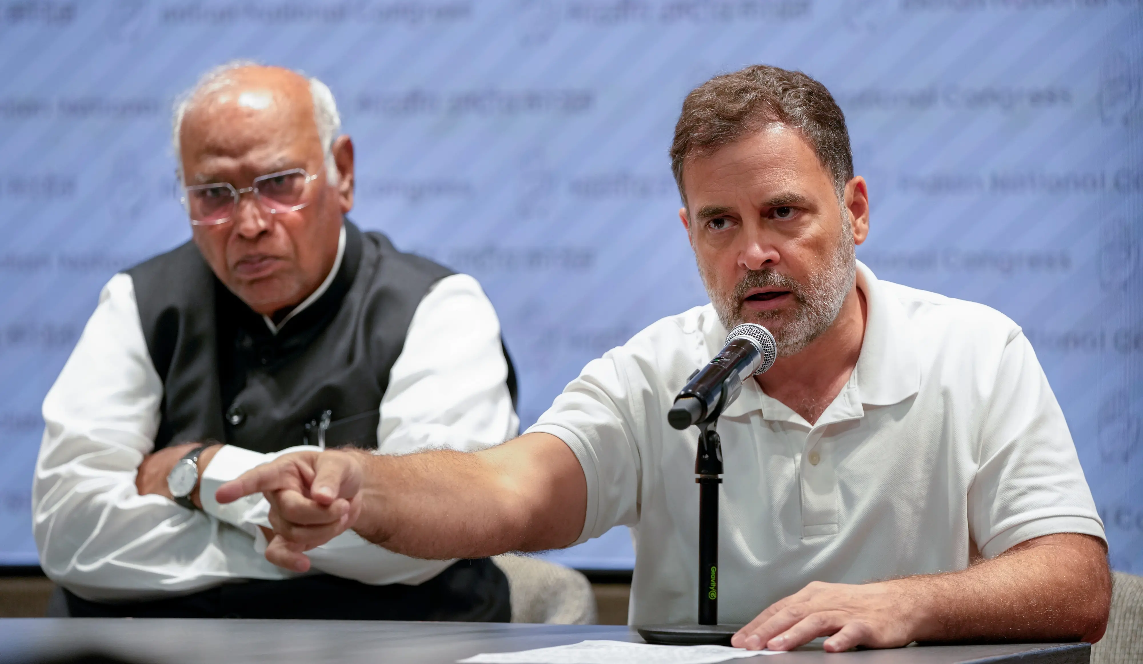 Leader of Opposition in the Lok Sabha Rahul Gandhi with Congress President Mallikarjun Kharge | Photo: PTI