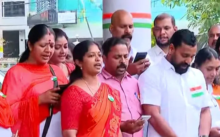 BJP members sing Vande Mataram at Kozhikode Corporation  | Image courtesy: MB News screengrab