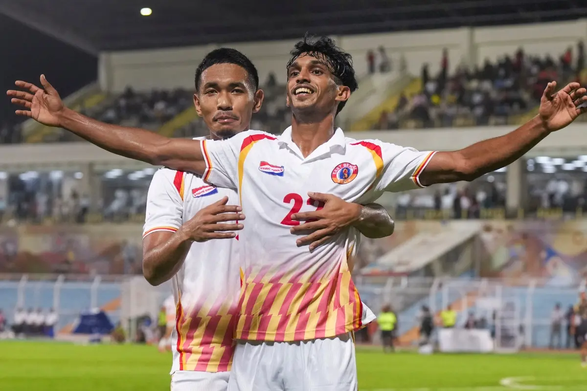 File: East Bengal FC's Jesin TK Thonikkara, 22, and Lalchungnunga | Photo: PTI