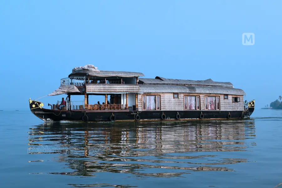 Pollution Control Board levies over 1.22 crore rupees fine on Vembanad Lake houseboats amid sewage disposal crisis