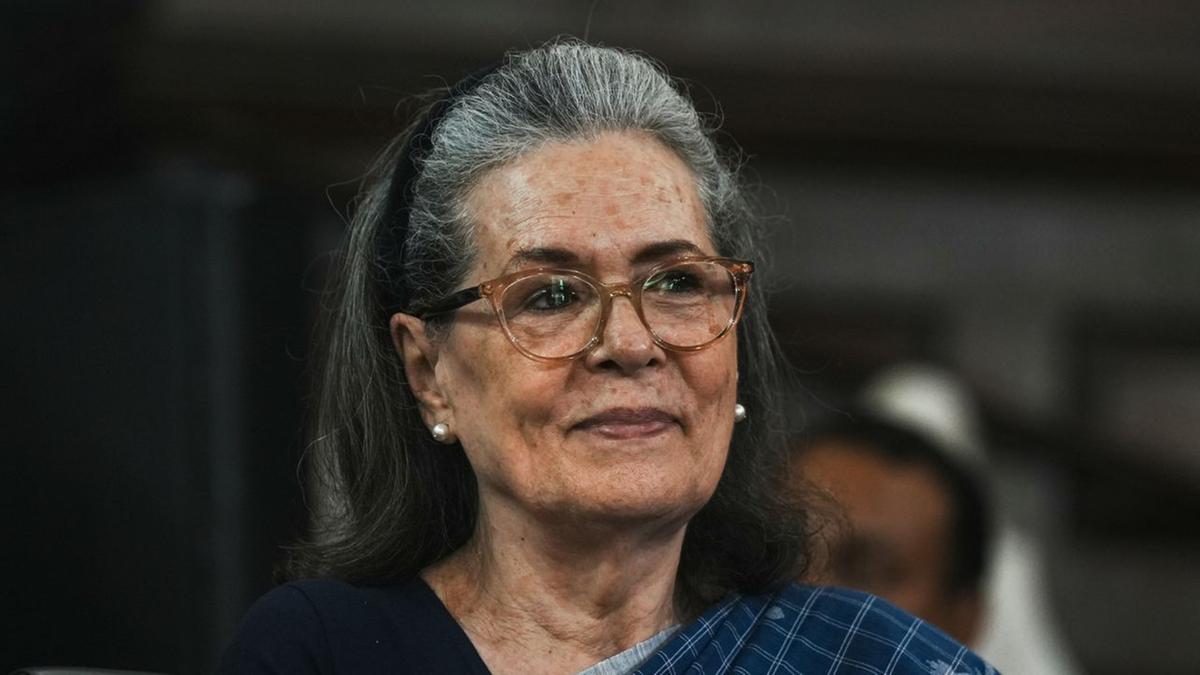 വന്ദേമാതര അപമാനം: സോണിയയ്ക്കെതിരെ ബിജെപി പരാതി നൽകി