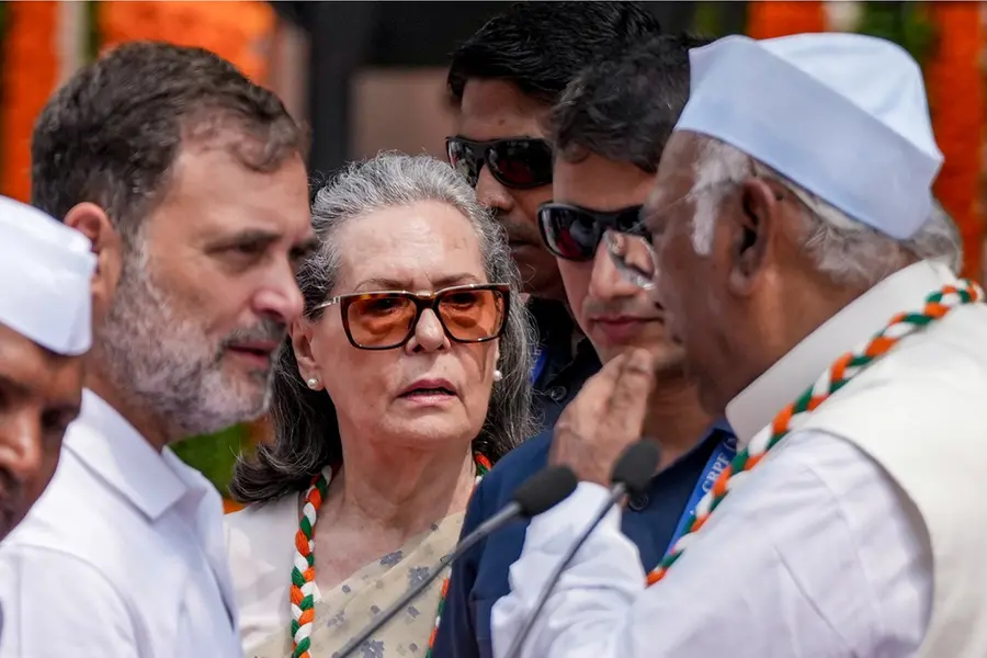 sonia gandhi rahul gandhi kharge