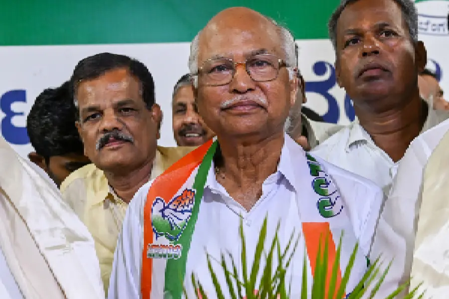 \"ഞങ്ങളെ ആന്ധ്രയിൽ ചേർക്കൂ\"; കർണാടകയിലെ കോൺഗ്രസ് എംഎൽഎയുടെ വിവാദ പരാമർശം