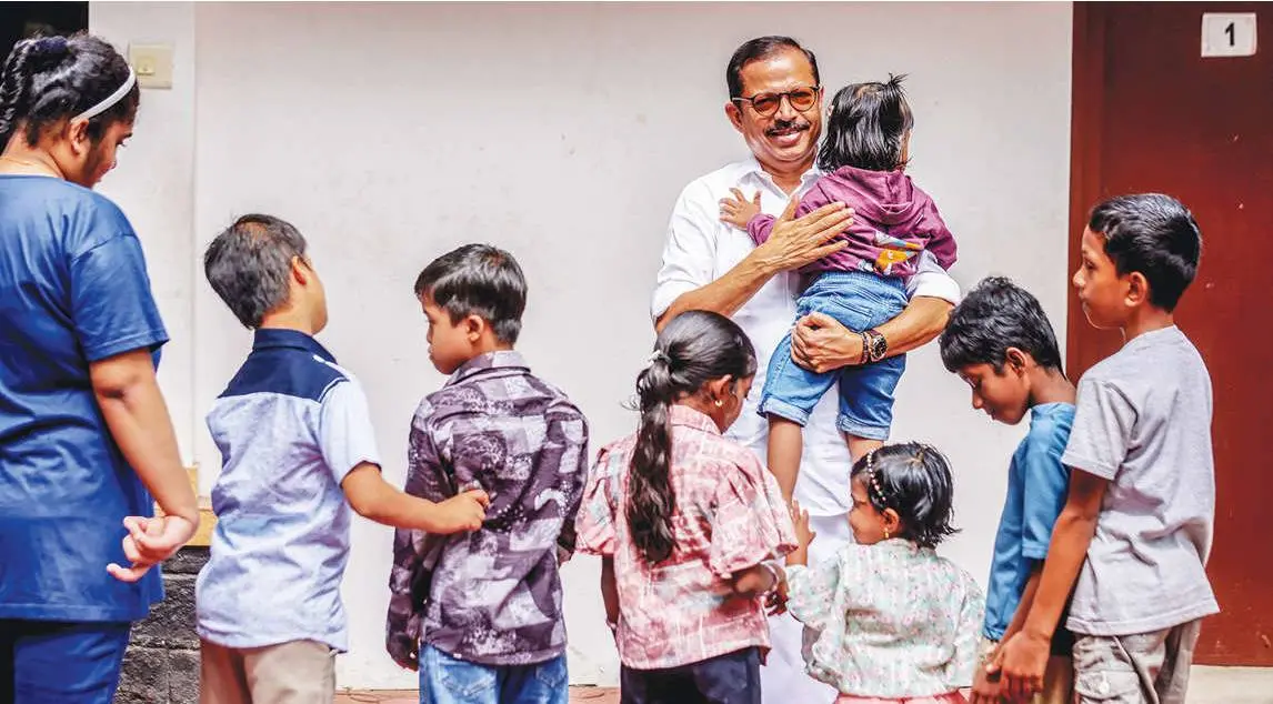 നസീർ വെളിയിൽ സ്പെക്ട്രം ഹാർട്ട്സിലെ കുട്ടികൾക്കൊപ്പം |ഫോട്ടോ: സി.ആർ. ഗിരീഷ്കുമാർ