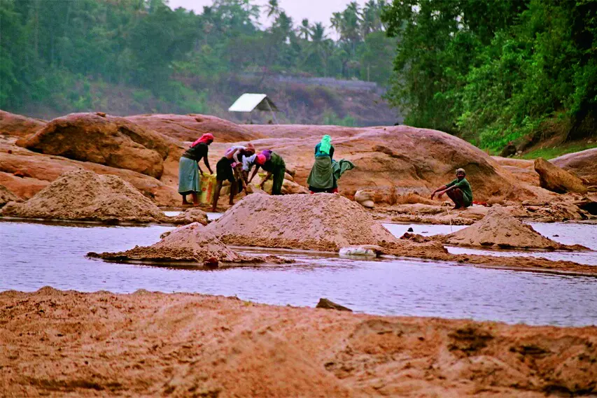 അമിതമായ മണലെടുപ്പ് നദിയുടെ ഘടന തകർക്കും; ഭൂഗർഭ ജലനിരപ്പ് താഴാൻ ഇടയാക്കും