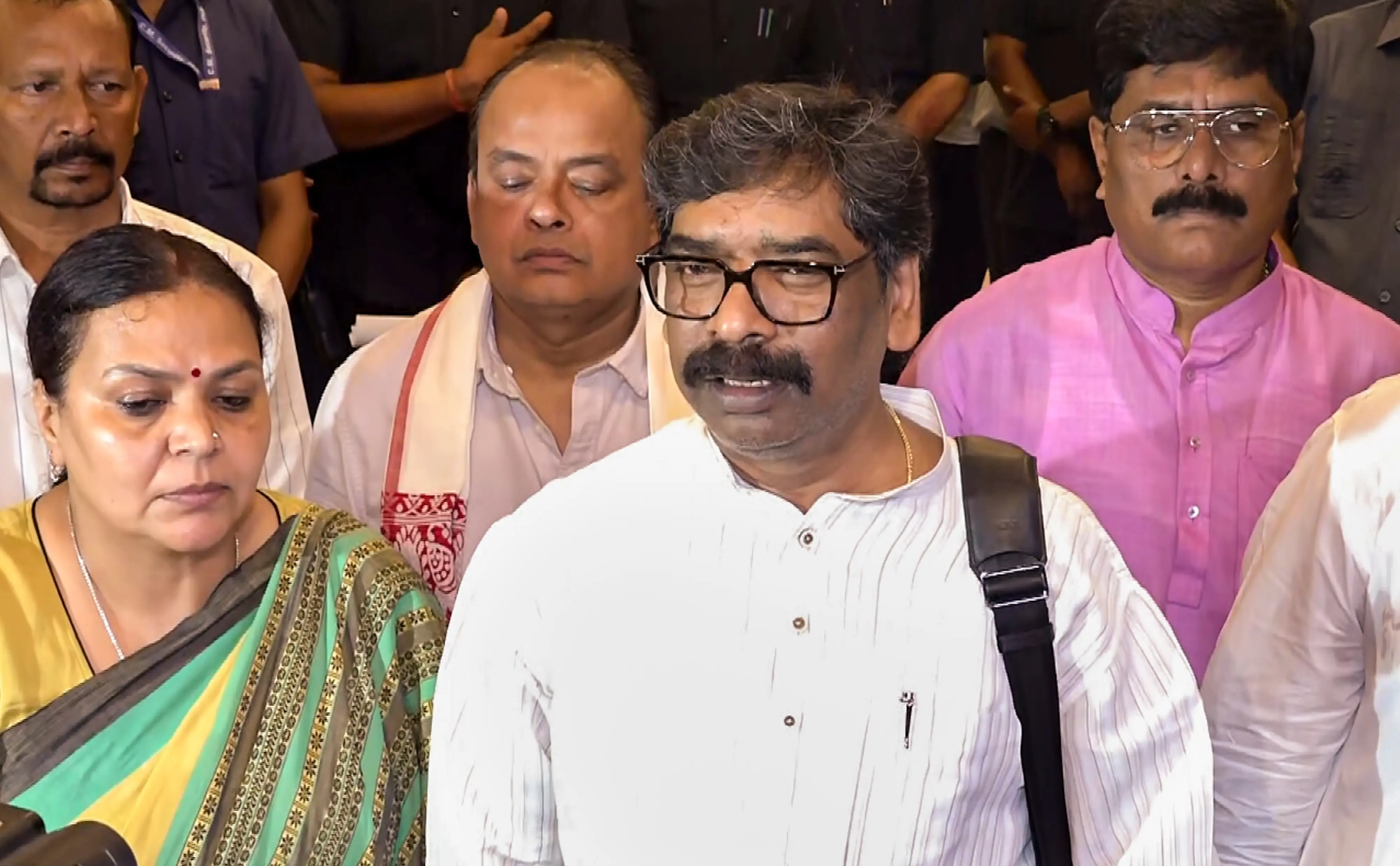 Jharkhand Chief Minister Hemant Soren along with cabinet ministers holds a press conference after cabinet decided to cancel Jharkhand Staff Selection Commission-Combined Graduate Level examination, in Ranchi.| Photo: PTI