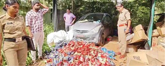 ഏറ്റുമാനൂരിൽ ബേക്കറിയുടെ ഗോഡൗണിൽനിന്ന്‌ എക്സൈസ് പിടിച്ചെടുത്ത നിരോധിത പുകയില ഉത്പന്നങ്ങൾ
