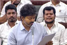 ‘കരുണാനിധിയെ ബഹുമാനിച്ചില്ല’; പ്രതിഷേധിച്ച് ഡിഎംകെ, മാപ്പുപറഞ്ഞ് മുഖ്യമന്ത്രി വിജയ്