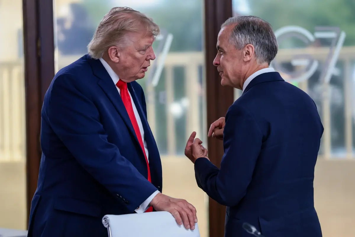 US President Donald Trump (left) speaks with Canadian Prime Minister Mark Carney | File Photo: AP