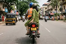 പേര് ബൈക്ക് ടാക്‌സി, നമ്പർ പ്ലേറ്റ് വെള്ള, ചോദിച്ചാൽ മറുപടി ടാക്‌സി പെർമിറ്റ് ആവശ്യമില്ലെന്ന്