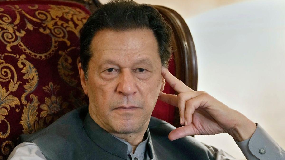 imran-khan-meets-bushra-bibi-and-sister-after-nine-months-government