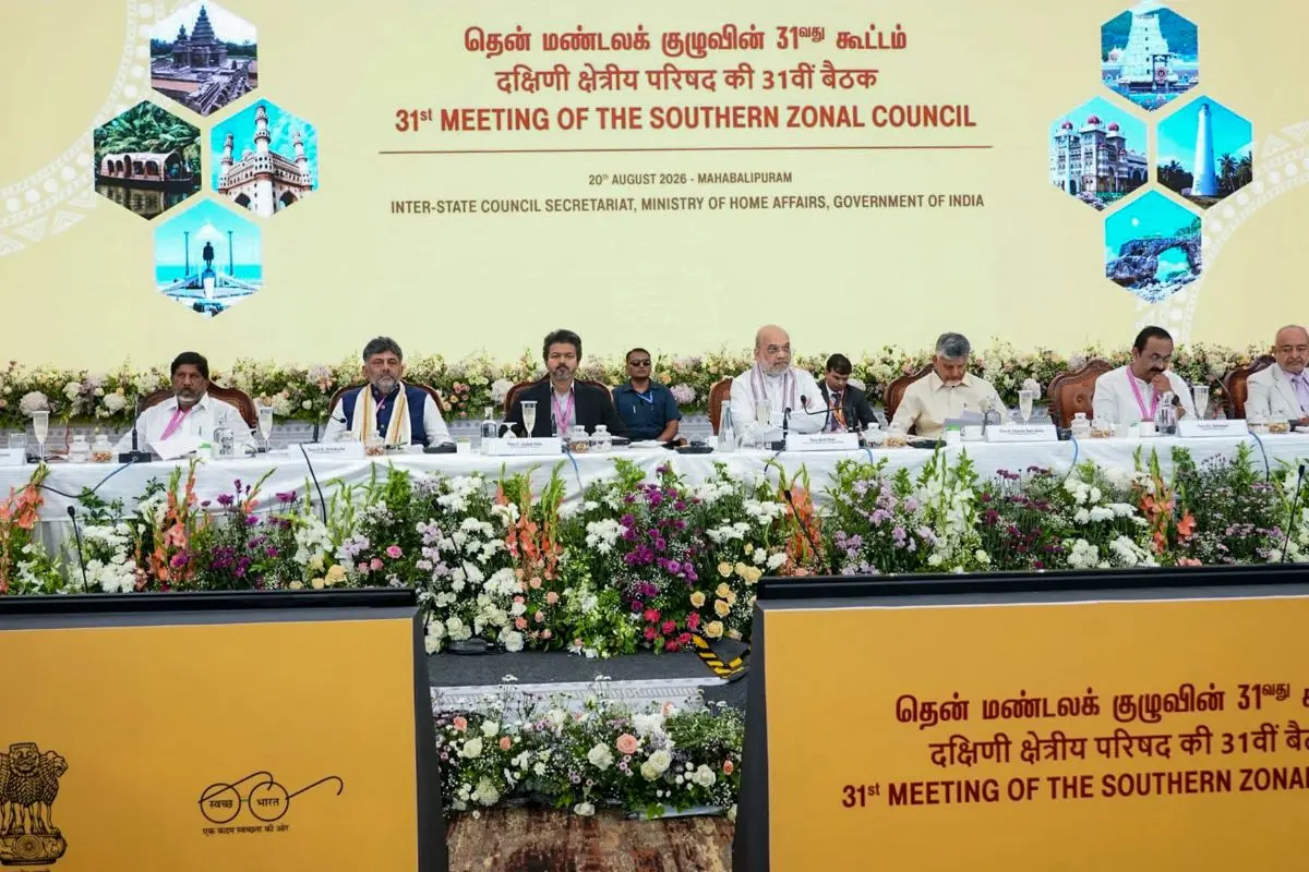 Union Home Minister Amit Shah, centre, with Tamil Nadu Chief Minister Joseph Vijay, third left, Kerala Chief Minister VD Satheesan, second right, Andhra Pradesh Chief Minister N Chandrababu Naidu, third right, Karnataka Chief Minister DK Shivakumar, second left, and Telangana Deputy CM Bhatti Vikramarka Mallu, left, and others during the 31st Meeting of the Southern Zonal Council (SZC) at Mahabalipuram, in Chengalpattu district. (@CMofKarnataka/X via PTI Photo)
