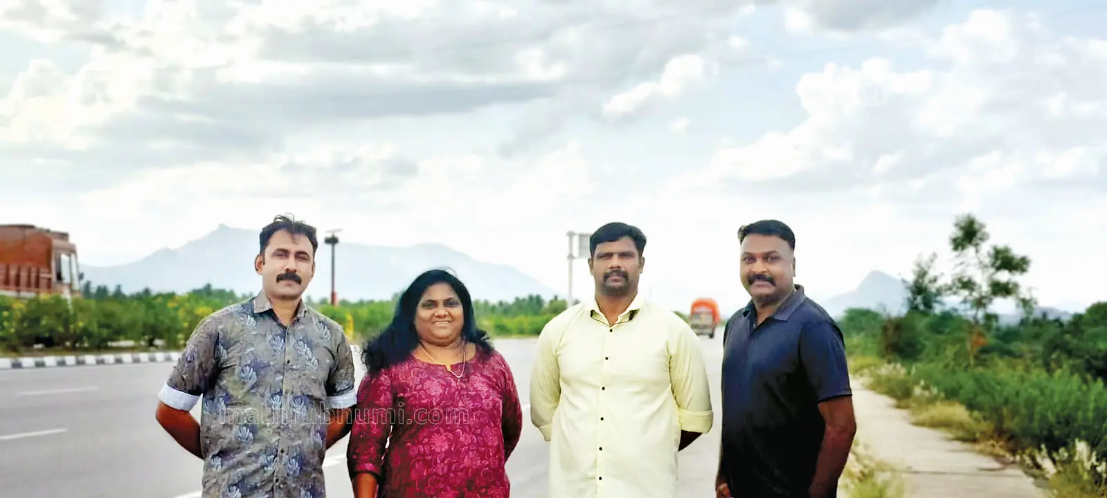 സബ് ഇൻസ്പെക്ടർ കെ.എം. അബി, സീനിയർ സി.പി.ഒമാരായ എൻ.പി. ബിന്ദു, രജിത് രാം, അരുൺ കെ. കരുണൻ എന്നിവർ