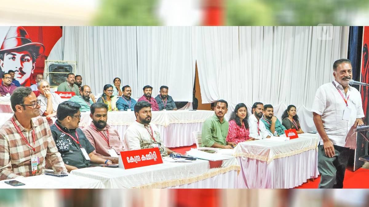 ഡിവൈഎഫ്ഐ റിപ്പോർട്ട്: തുടർഭരണം സമരോർജം ചോർത്തി