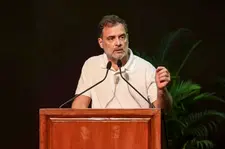 നേതാക്കൾ സമൂഹ മാധ്യമത്തിലൂടെ പാർട്ടി നയങ്ങൾ പ്രചരിപ്പിക്കുന്നുണ്ടോ? നിരീക്ഷിക്കാൻ രാഹുലിന്റെ നിർദേശം