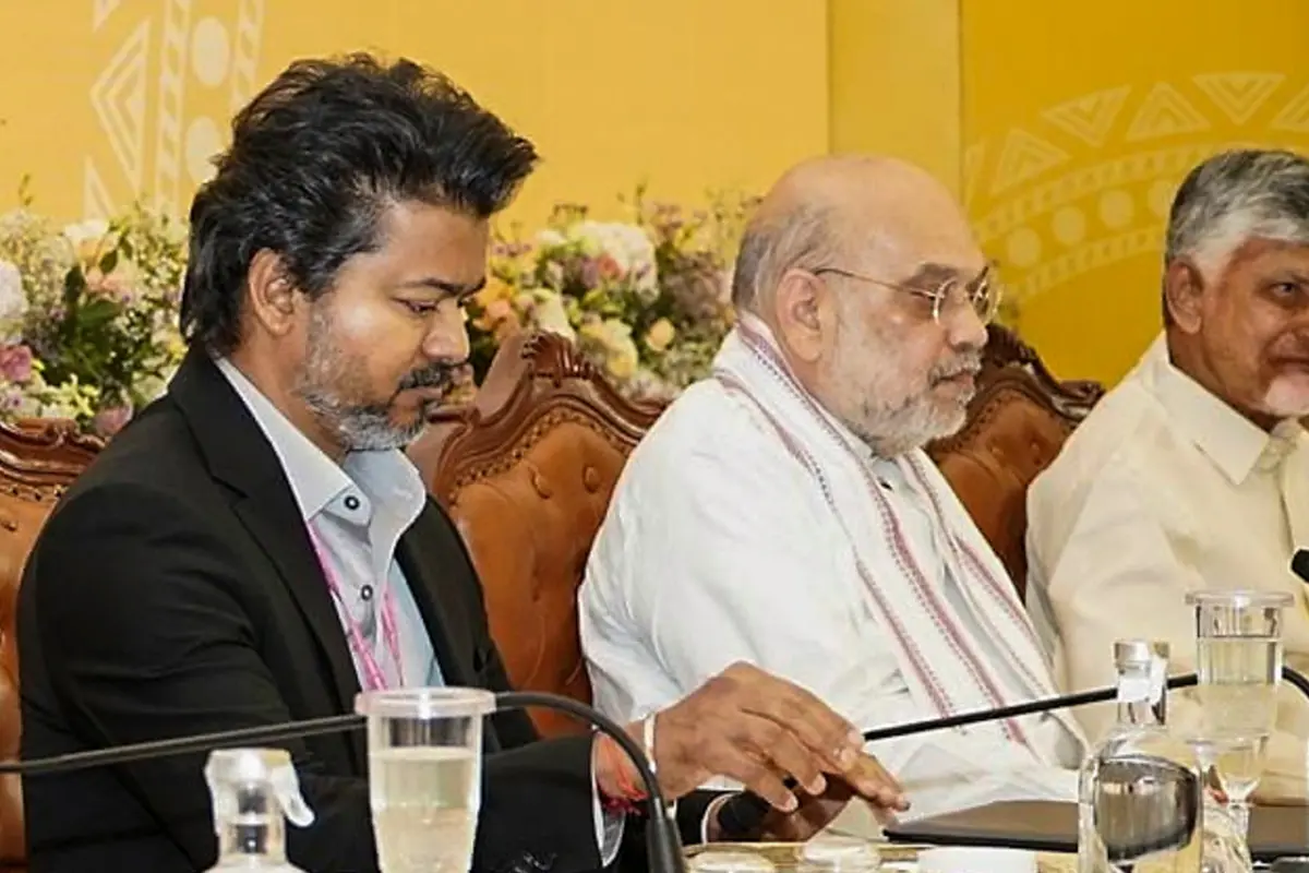 Union Home Minister Amit Shah, center, along with Tamil Nadu Chief Minister C Joseph Vijay, left, and Andhra Pradesh Chief Minister N Chandrababu Naidu during the 31st meeting of the Southern Zonal Council (SZC), in Mahabalipuram, in Chengalpattu district, Tamil Nadu.| Photo: PTI