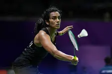 അത് ശരിക്കും പരിക്കോ, അതോ തന്ത്രമോ?; ചൈനീസ് താരങ്ങൾക്കെതിരായ സിന്ധുവിന്റെ ആ റെക്കോഡിന് അവസാനം