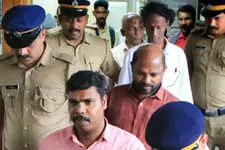 മുത്തങ്ങ വധശ്രമ കേസ്; ഗീതാനന്ദൻ അടക്കമുള്ളവരുടെ ശിക്ഷ ഹൈക്കോടതി മരവിപ്പിച്ചു