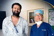 'പ്രഭാസിന് ഇതെന്തുപറ്റി?'; ഓർത്തോപീഡിക് സർജനൊപ്പം ചിത്രം, ആശങ്കയറിയിച്ച് ആരാധകർ