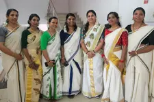 തീവണ്ടിയിൽനിന്നിറങ്ങി തിരുവാതിരക്കളിയിലേക്ക്; വനിതാ ടിക്കറ്റ് പരിശോധകരുടെ ഓണാഘോഷം