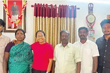 അഭിമന്യുവിന്റെ വീട്ടിലെത്തി ഐഷി ഘോഷ്; സ്മൃതിമണ്ഡപം സന്ദർശിച്ച് മടങ്ങി
