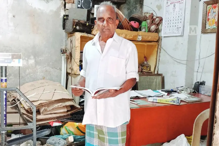 ശ്രീധരൻപിള്ളയ്ക്ക് പുസ്തകം ആക്രിയല്ല, പൊന്നാണ്...