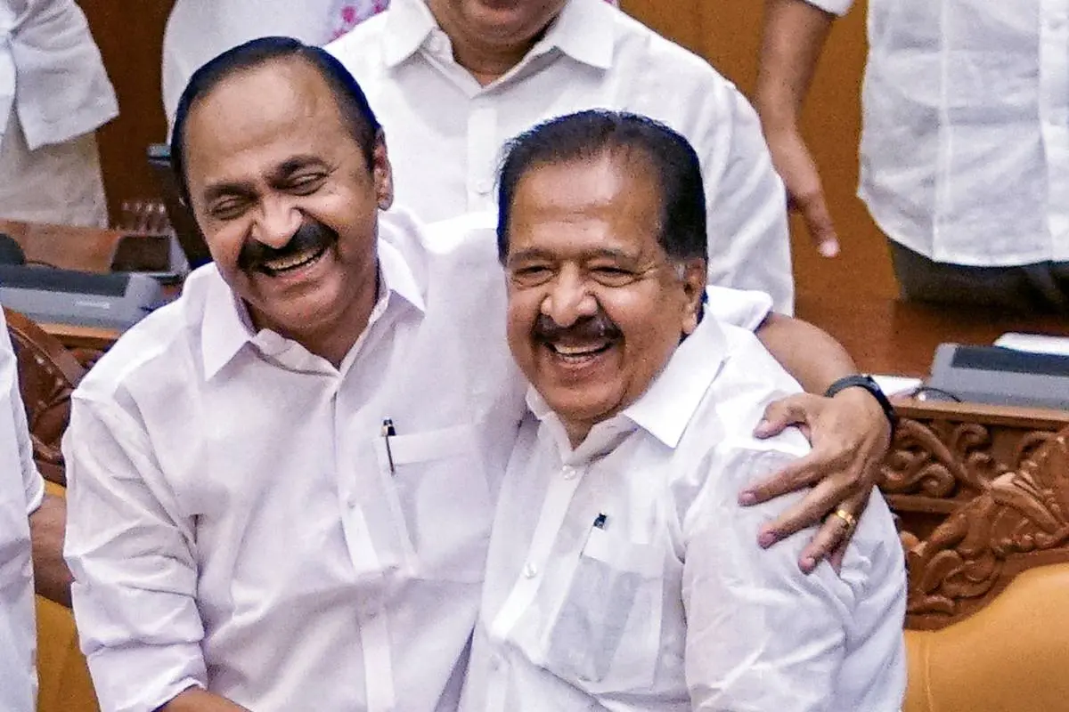വി.ഡി.സതീശനും രമേശ് ചെന്നിത്തലയും