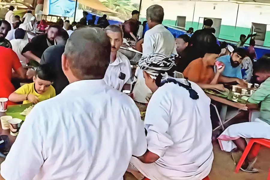 ഓണത്തിനിതാ മലപ്പുറത്തിന്റെ സ്നേഹസദ്യ; പള്ളിമുറ്റത്ത് ക്ഷേത്രകമ്മിറ്റിയുടെ ഓണസദ്യ
