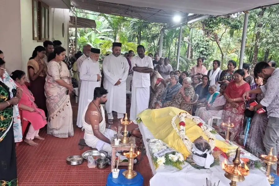 സ്നേഹത്തിന് മതമില്ല; പാർവതിയമ്മയ്ക്ക് വൈദികന്റെ വീട്ടിൽ ഹൈന്ദവാചാരപ്രകാരം യാത്രാമൊഴി