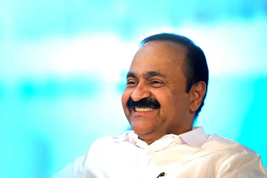 ‘പിണറായി ചിരിക്കാതെ ചെയ്തത് സതീശൻ ചിരിച്ച് ചെയ്യുന്നു; 100 ദിവസംകൊണ്ട് 10, 000 കോടി രൂപ കടം’