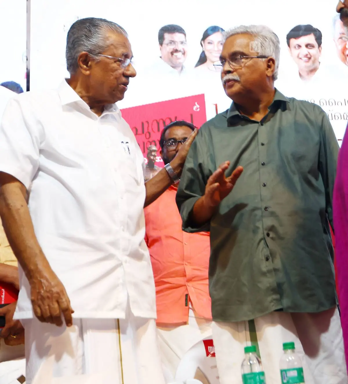 പ്രതിപക്ഷ നേതാവ് പിണറായി വിജയനും സിപിഐ സംസ്ഥാന സെക്രട്ടറി ബിനോയ് വിശ്വവും |ഫോട്ടോ:മാതൃഭൂമി