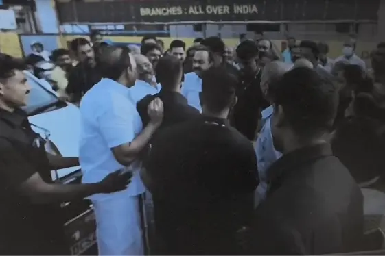 ശ്രീകാര്യം ചേന്തിയിൽ മുഖ്യമന്ത്രിയോട് മോശമായി പെരുമാറിയതായി ആരോപണം