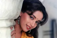 21 കാരി മാധുരിക്കൊപ്പമുള്ള ഇന്റിമേറ്റ് രംഗത്തിനായി 41 കാരൻ വിനോദ് ഖന്ന പ്രതിഫലം വെട്ടിക്കുറച്ചു